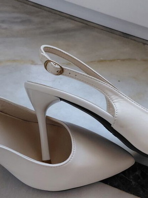 White women's pumps size 38, brand new