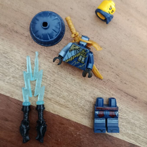 LEGO Ninjago φιγούρες Jay, Lloyd, Kai με όπλα σετ