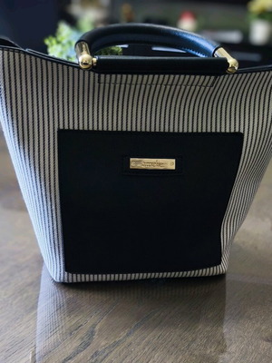 Amelie handbag like new, small, black and white