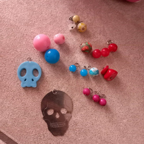 Beads and jewelry for crafts like new, for bracelets and necklaces