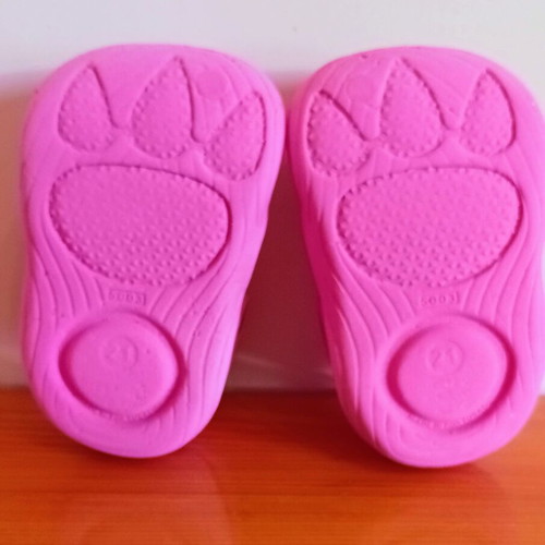 Children's beach clogs pink size 21 used