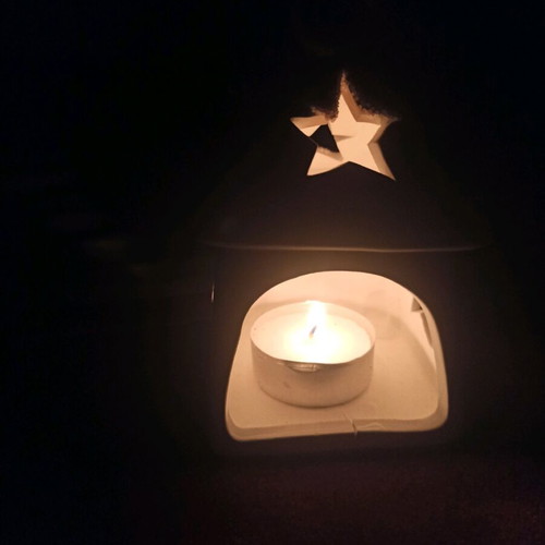 Christmas decorative tealight holder like new, ceramic snowy house with snowman
