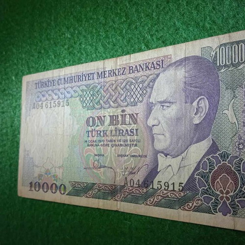 10000 Lira banknote Turkey 1970 used