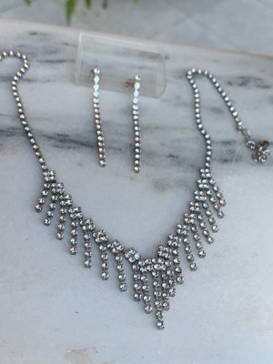 Jewelry set necklace and earrings used