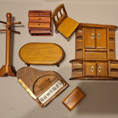 Dollhouse furniture used