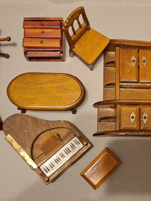 Dollhouse furniture used