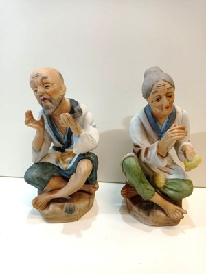 Pair of decorative matte (Bisque) porcelain Norleans like new