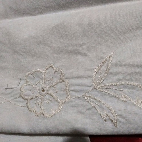 Vintage pillowcases with floral embroidery new (76x52 cm)