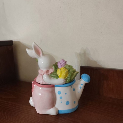 Decorative bunny like new with storage space