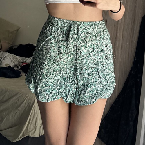Zara green floral mini skirt like new with inner shorts and elastic waist