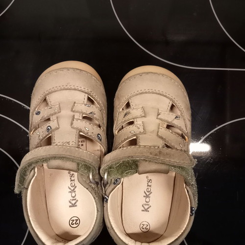 Δερμάτινα παπούτσια Kickers First Steps νούμερο 22 σαν καινούργια, χακί με ζέβρες