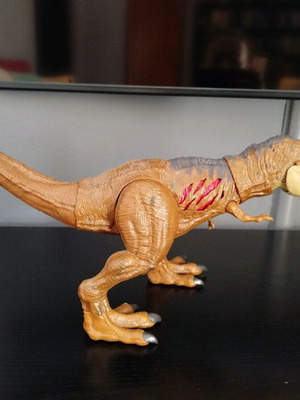 Jurassic World Dmg Trex με σημάδια επίθεσης σαν καινούργιο