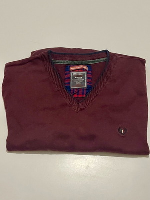 Berto Lucci burgundy long-sleeve V-neck shirt like new