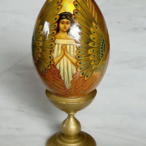 Wooden egg used with hand-painted angel vintage 1980
