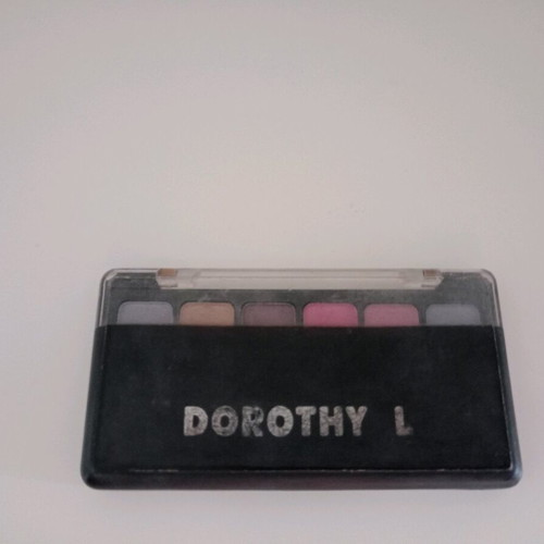 Dorothy L eyeshadows used, set of items