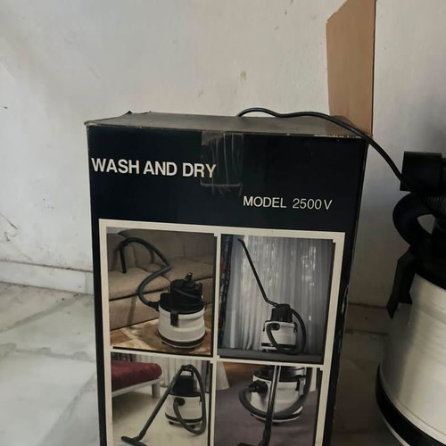 DeLonghi Wash & Dry 2500V vacuum cleaner new, 1400W wet and dry