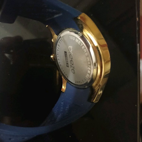 Breeze wristwatch like new unisex blue with Q&Q and Oozoo gift