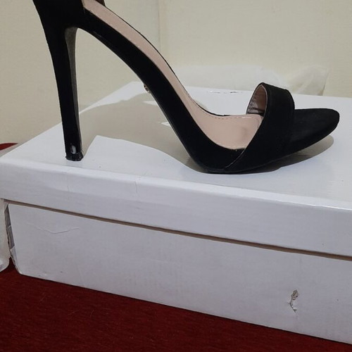 Ideal Shoes black suede high heel sandals size 39 like new
