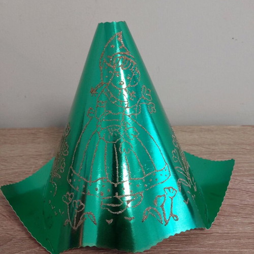 Metallic princess hats pack of 4 like new, 1970