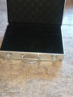 Briefcase like new, dimensions 32x21x5 cm