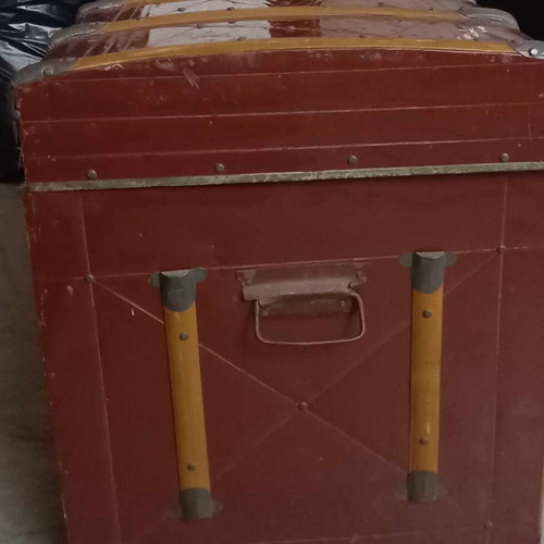 Vintage trunk used in good condition
