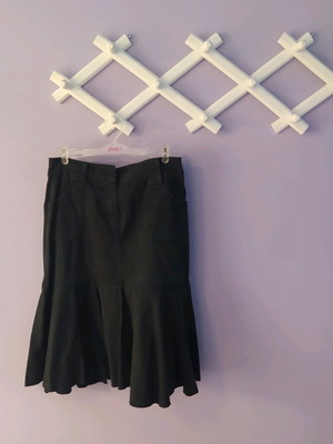 Skirt like new, size M, black and brown