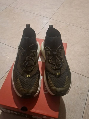 Παπούτσια Under Armour 44 ελαφρώς χρησιμοποιημένα, μαύρα αθλητικά