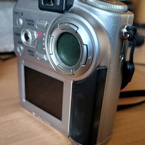FujiFilm FinePix 4700z digital camera used with SanDisk cardReader
