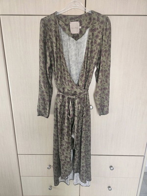 Floral wrap dress Love+Alicia like new in warm colors