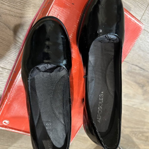 Aerosoles leather patent pumps size 37, black