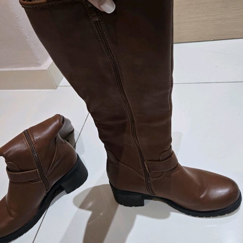 Brown boots like new, soft with low heel, size 38