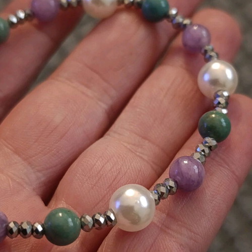 Handmade bracelet new with pearls, nephrite stones and silver clasp 925