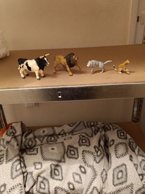 Set of 4 wild animal figures like new