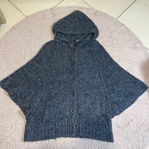 Knitted gray poncho like new Mezzo Uomo