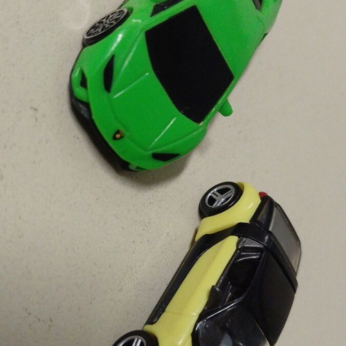Pack of 2 small toy cars like new