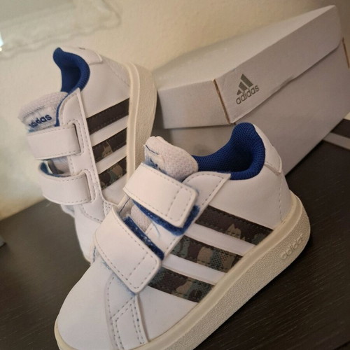 Adidas No20 sneakers like new