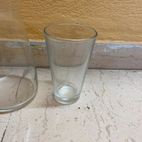 Carafe with two glasses like new