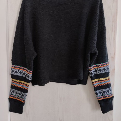 Vintage knitted sweater Mauritius like new, black with multicolor embroidery