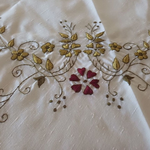 Round Tablecloth 180 cm with Floral Embroidery and Lace