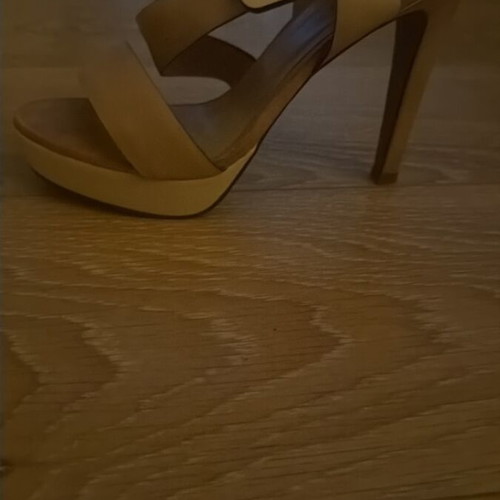 Vicenza leather sandals like new, size 40, white beige