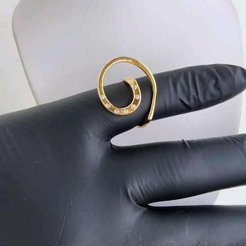 Gold 18K ring used with 7 small diamonds size 54