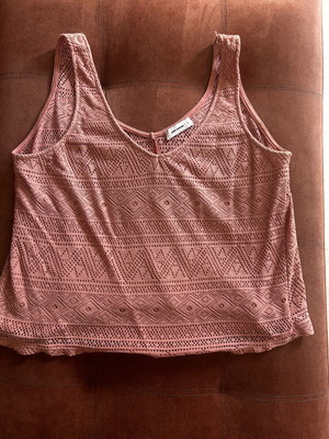 Pink Woman sleeveless top large, like new, pink-salmon lace knit