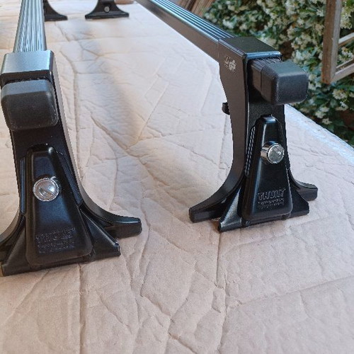 Thule Roof Bars aluminum like new with locks and keys