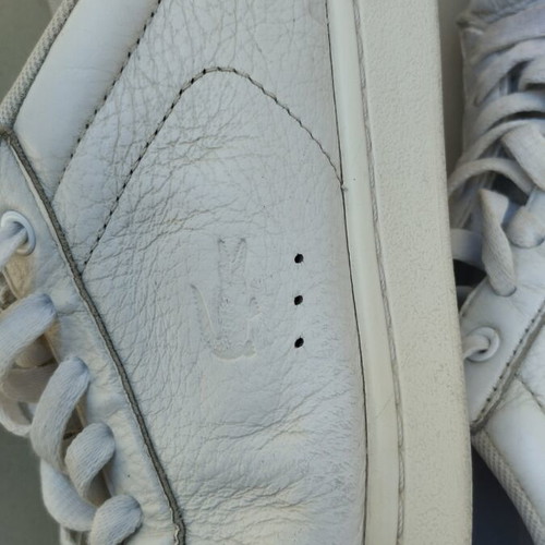 Lacoste leather unisex sneakers used, size 40, white
