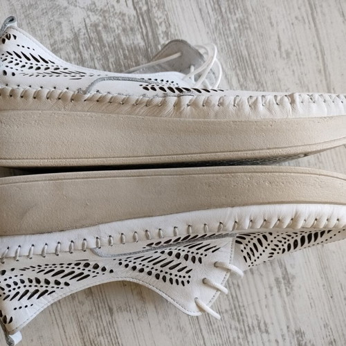 White summer shoes new, natural leather, light and comfortable