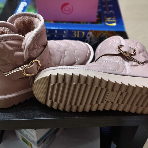 DeeZee children's boots size 34