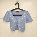 Pink Woman crop top S/M, blue with daisies