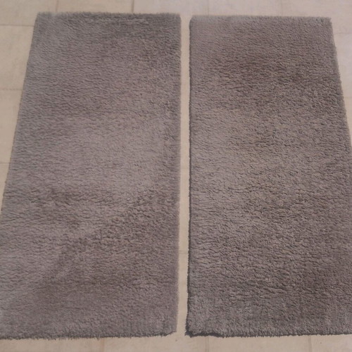 Bedroom rugs grey like new, set of 2 pieces