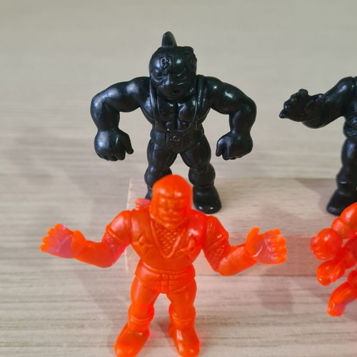 Alien figures used in excellent condition