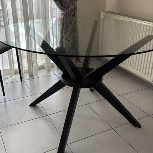 Glass dining table round 120 cm diameter like new